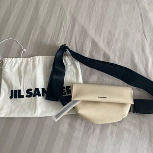 Jil Sander
Leather-trimmed canvas belt bag